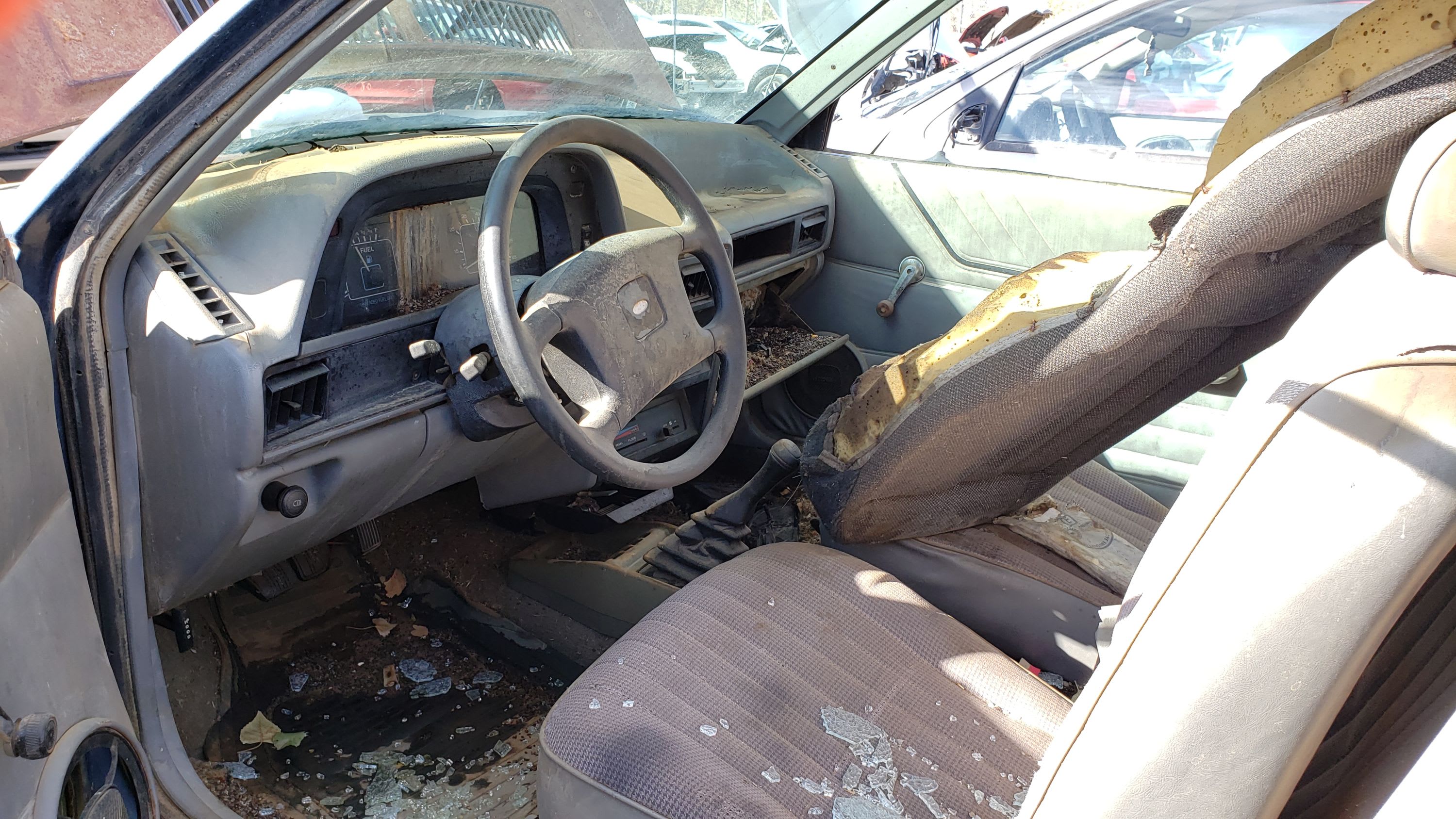 LR　オーダー Junkyard Gem: 1986 Ford Escort Pony - Autoblog